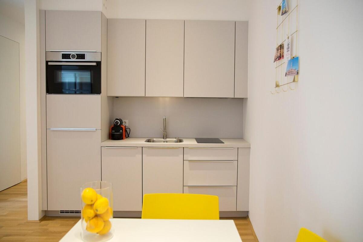 Stylish 1-bedroom By Rochusmarkt Walk To The Center Apartment