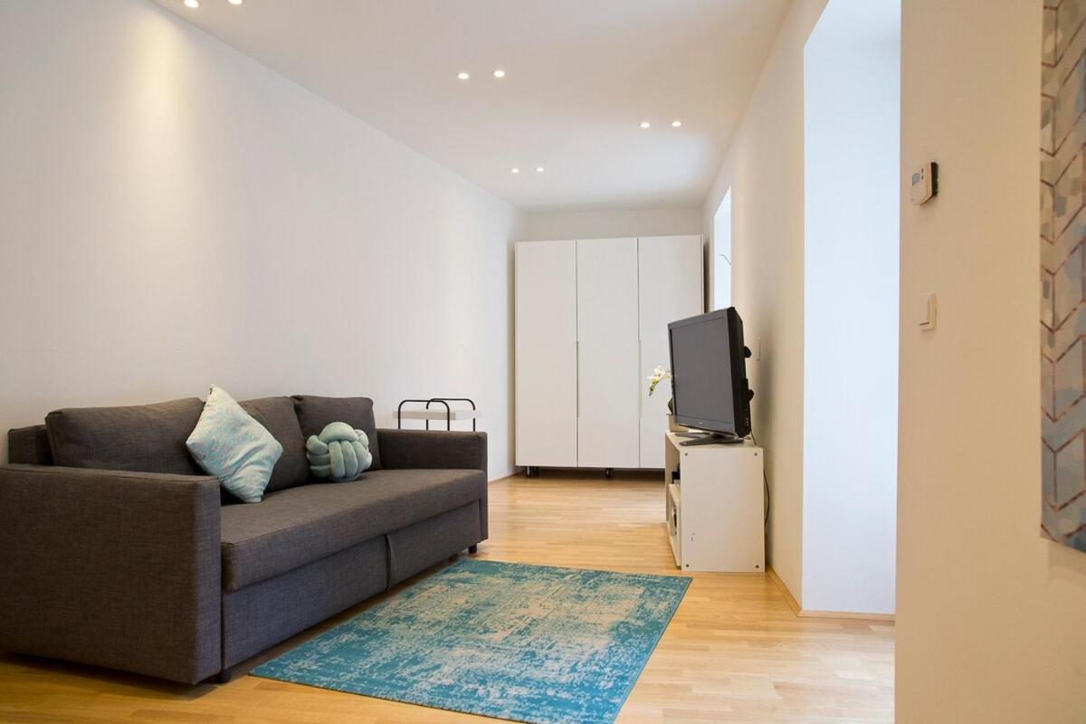 Apartment Stylish 1-bedroom By Rochusmarkt Walk To The Center *