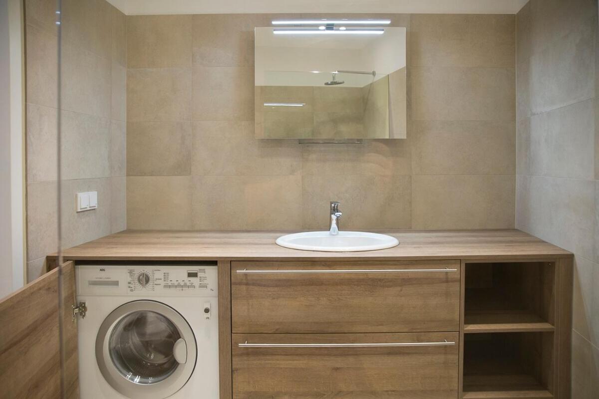 Stylish 1-bedroom By Rochusmarkt Walk To The Center